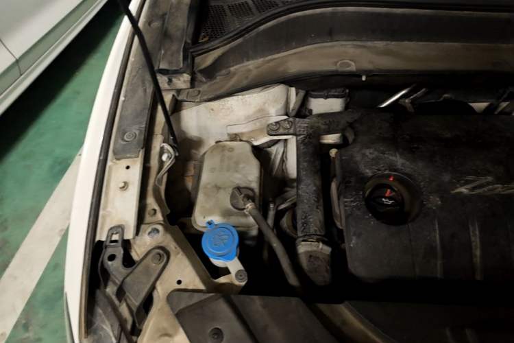 Used Zotye SR7 2017 1.5T Manual Cube Road Edition Engine Bay Right
