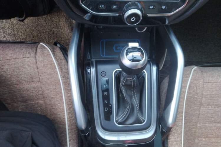 Used Zotye SR7 2017 1.5T CVT Cube Dream Edition Gear Lever
