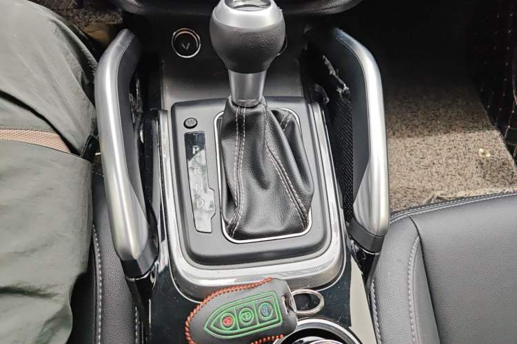 Used Zotye SR7 2017 1.5T CVT Cube Heart Edition Gear Lever