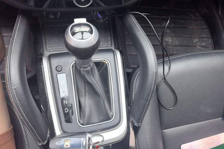 Used Zotye SR7 2017 1.5T CVT Cube Dream Edition Gear Lever
