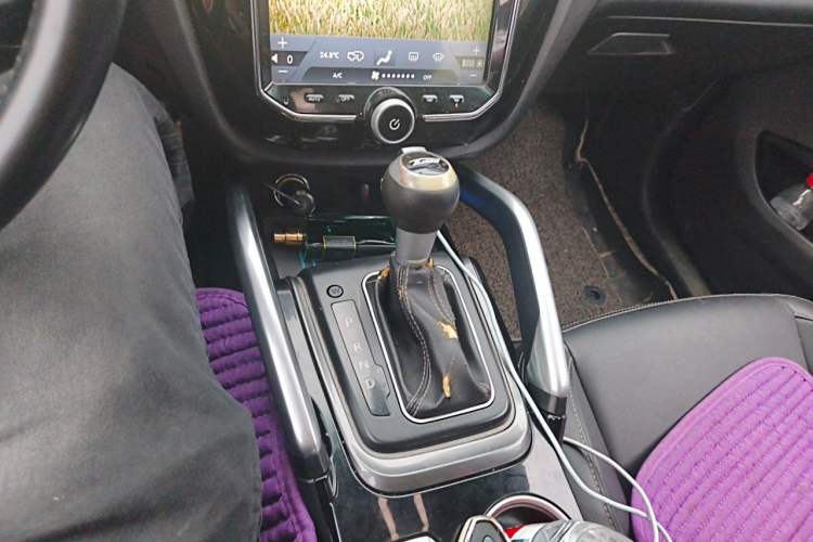 Used Zotye SR7 2017 1.5T CVT Cube Dream Edition Gear Lever