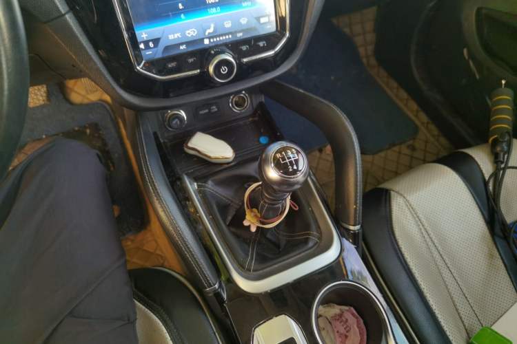 Used Zotye SR7 2017 1.5T Manual Cube Dream Edition Gear Lever