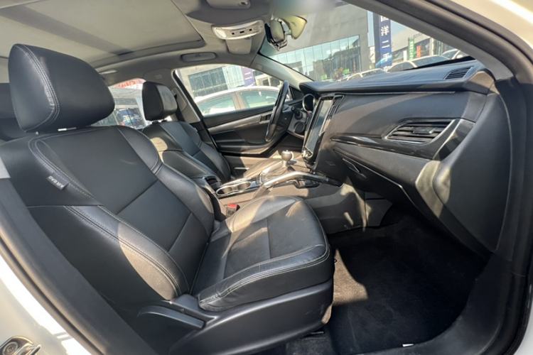 Used Zotye SR7 2017 1.5T CVT Cube Heart Edition Headliner