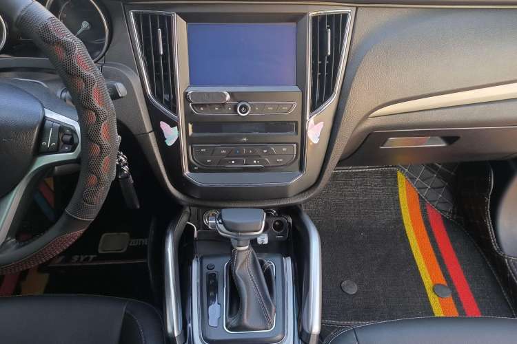 Used Zotye SR7 2017 1.5T CVT Cube Road Edition Interior 2