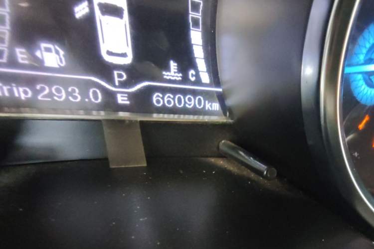Used Zotye SR7 2017 1.5T CVT Cube Road Edition Odometer Close Up