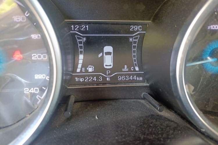 Used Zotye SR7 2017 1.5T CVT Cube Dream Edition Odometer Close Up