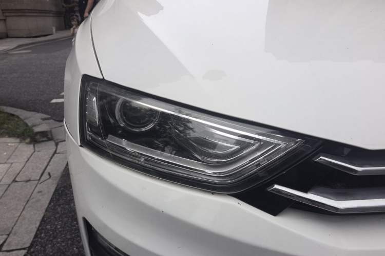 Used Zotye SR7 2017 1.5T CVT Cube Dream Edition Right Front Headlight