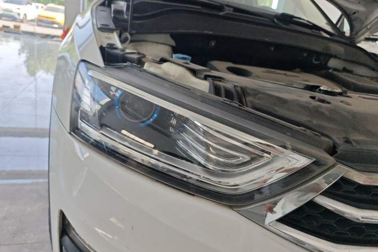 Used Zotye SR7 2017 1.5T CVT Cube Road Edition Right Front Headlight