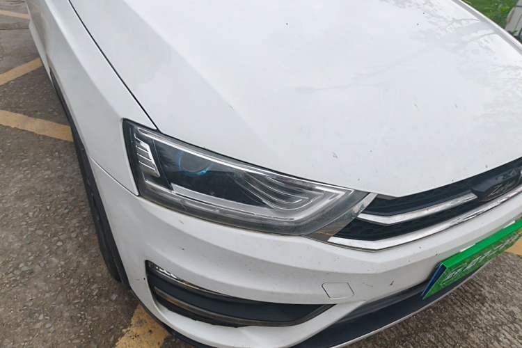 Used Zotye SR7 2017 1.5T CVT Cube Dream Edition Right Front Headlight