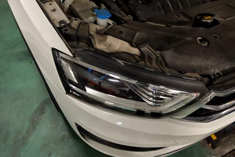 Used Zotye SR7 2017 1.5T Manual Cube Road Edition Right Front Headlight