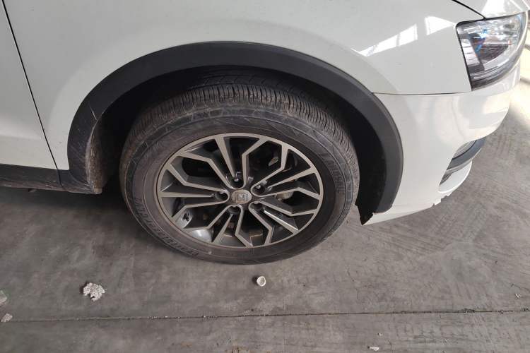 Used Zotye SR7 2017 1.5T CVT Cube Dream Edition Right Front Wheel Hub