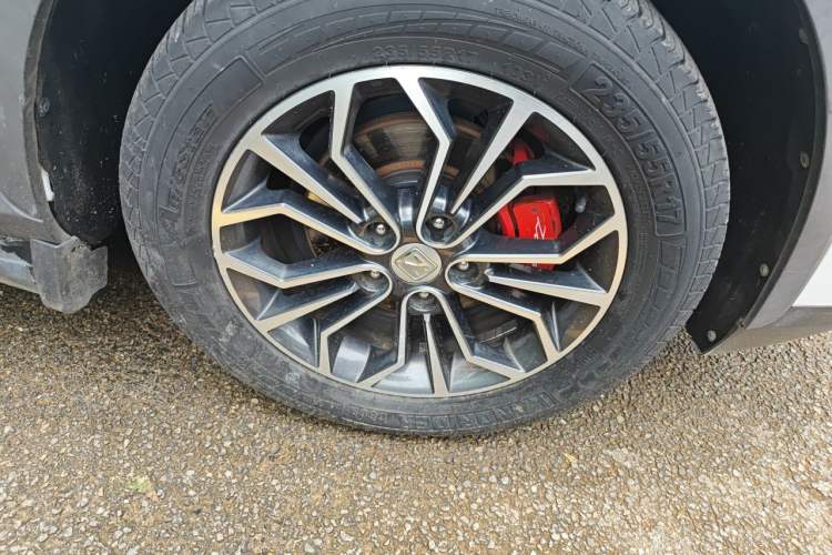 Used Zotye SR7 2017 1.5T CVT Cube Heart Edition Right Front Wheel Hub