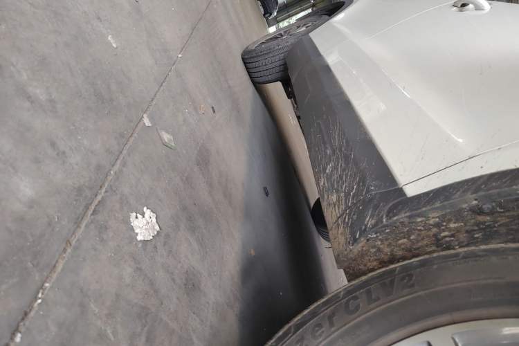 Used Zotye SR7 2017 1.5T CVT Cube Dream Edition Right Side Sill