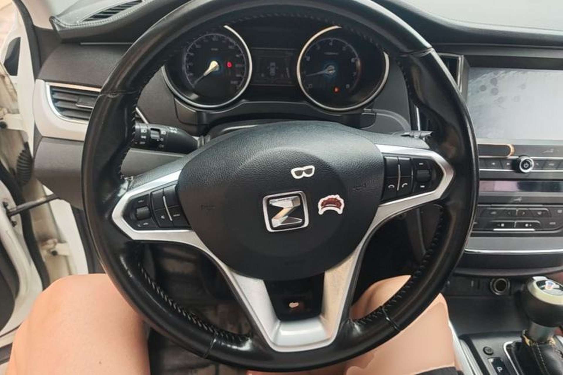 Used Zotye SR7 2017 1.5T CVT Cube Road Edition Steering Wheel