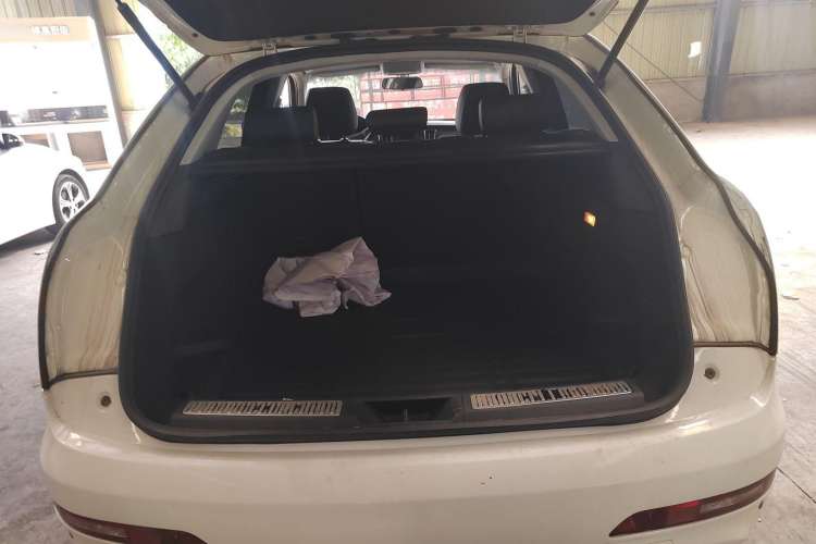 Used Zotye SR7 2017 1.5T CVT Cube Dream Edition Trunk