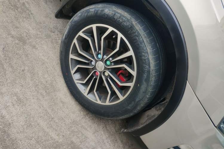 Used Zotye SR7 2017 1.5T CVT Cube Dream Edition Right Front Wheel Hub