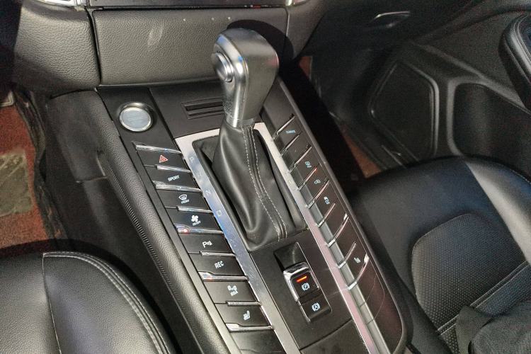 Used Zotye SR9 2017 2.0T Automatic Ultimate Dream Edition Gear Lever