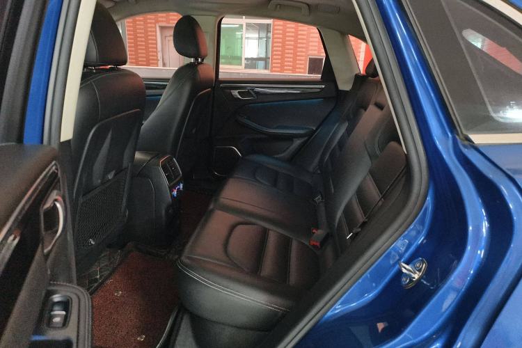 Used Zotye SR9 2017 2.0T Automatic Ultimate Dream Edition Interior 4