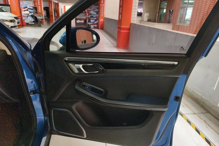 Used Zotye SR9 2017 2.0T Automatic Ultimate Dream Edition Interior 5