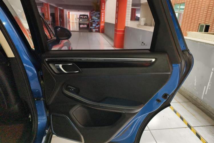 Used Zotye SR9 2017 2.0T Automatic Ultimate Dream Edition Interior 6