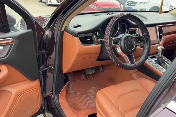 Used Zotye SR9 2017 2.0T Automatic Ultimate Road Edition Interior 2