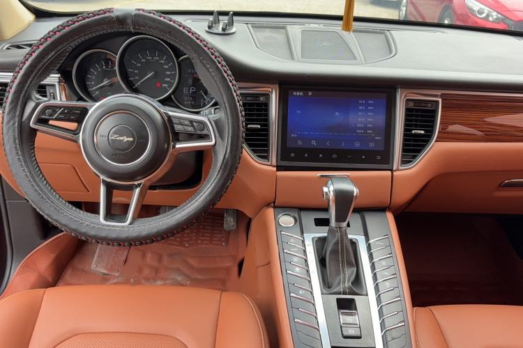 Used Zotye SR9 2017 2.0T Automatic Ultimate Road Edition Interior 3