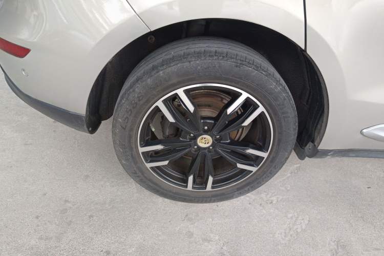 Used Zotye SR9 2017 2.0T Automatic Ultimate Dream Edition Right Rear Wheel Hub