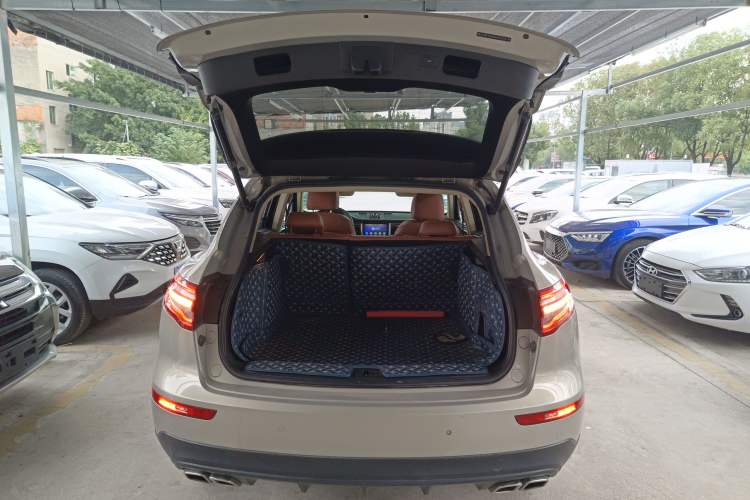 Used Zotye SR9 2017 2.0T Automatic Ultimate Dream Edition Trunk