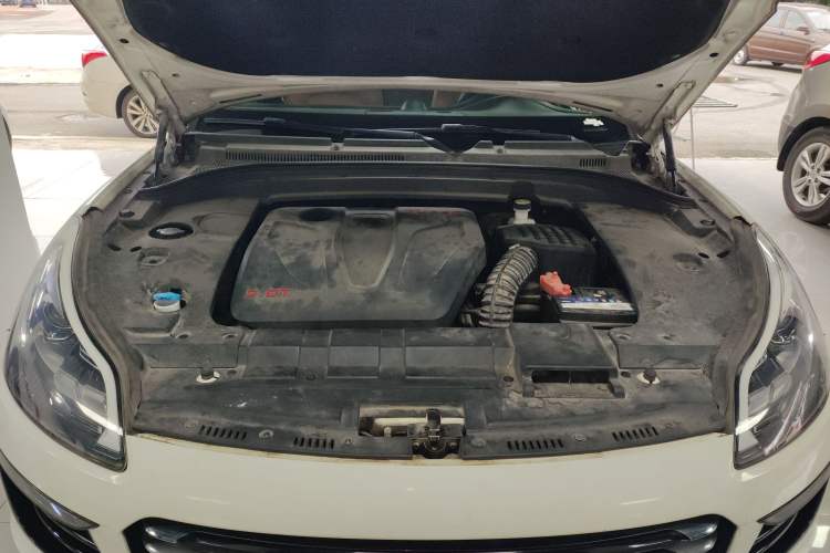 Used Zotye SR9 2017 2.0T Manual "Ultimate Heart" Edition Engine Bay