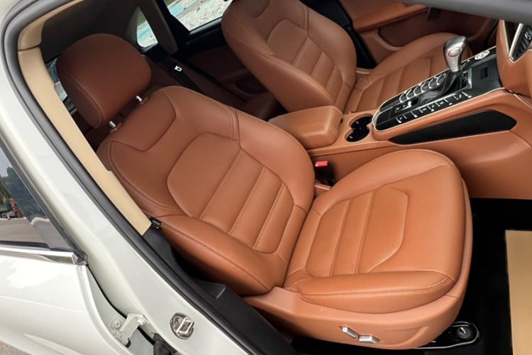 Used Zotye SR9 2017 2.0T Automatic Ultimate Edition Interior 1