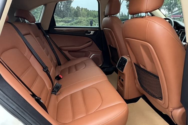 Used Zotye SR9 2017 2.0T Automatic Ultimate Edition Interior 2