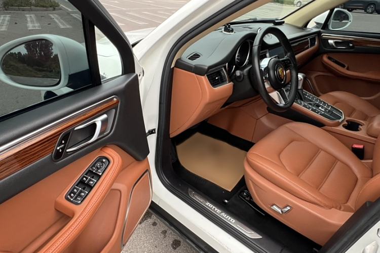 Used Zotye SR9 2017 2.0T Automatic Ultimate Edition Interior 5