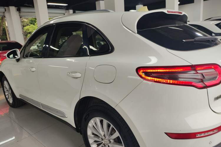Used Zotye SR9 2017 2.0T Manual "Ultimate Heart" Edition Left Side