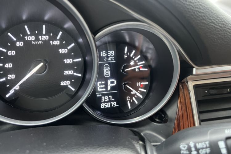 Used Zotye SR9 2017 2.0T Automatic Ultimate Edition Odometer Close Up