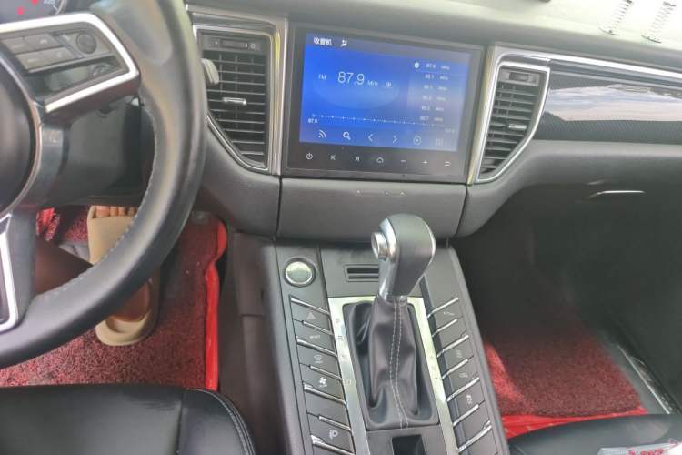 Used Zotye SR9 2017 2.0T Automatic Ultimate Road Edition Audio And AC Panel