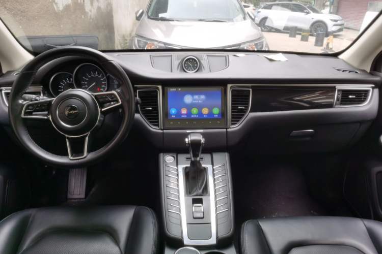 Used Zotye SR9 2017 2.0T Automatic Ultimate Edition Center Console