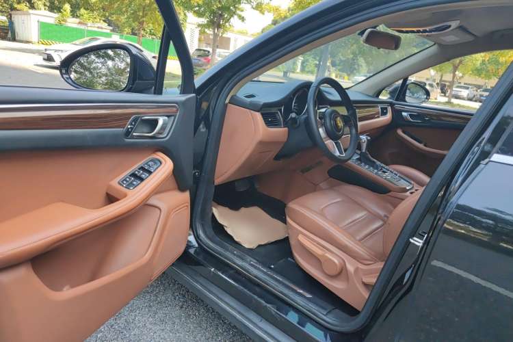 Used Zotye SR9 2017 2.0T Automatic Ultimate Road Edition Driver Seat