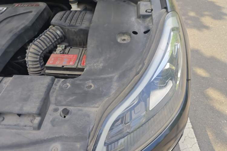 Used Zotye SR9 2017 2.0T Automatic Ultimate Road Edition Engine Bay Left