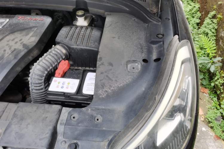 Used Zotye SR9 2017 2.0T Automatic Ultimate Edition Engine Bay Left