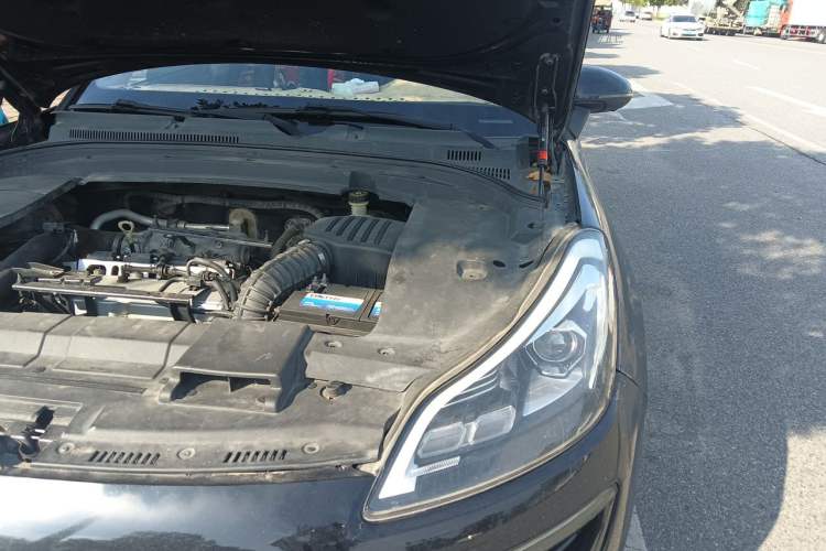Used Zotye SR9 2017 2.0T Manual "Ultimate Heart" Edition Engine Bay Left