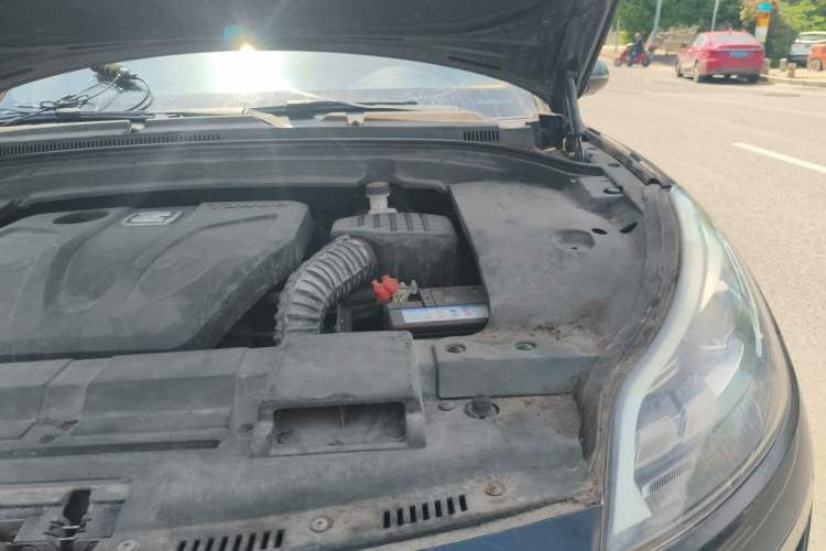 Used Zotye SR9 2017 2.0T Automatic Ultimate Edition Engine Bay Left