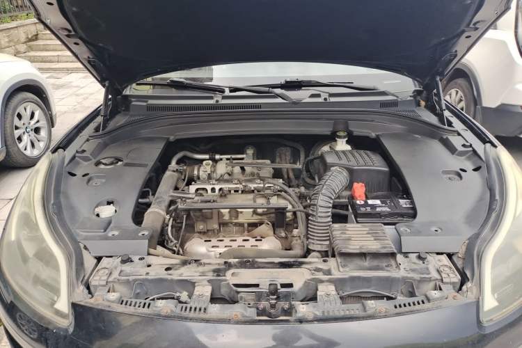 Used Zotye SR9 2017 2.0T Manual "Ultimate Heart" Edition Engine Bay