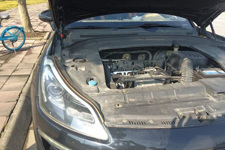 Used Zotye SR9 2017 2.0T Manual "Ultimate Heart" Edition Engine Bay Right