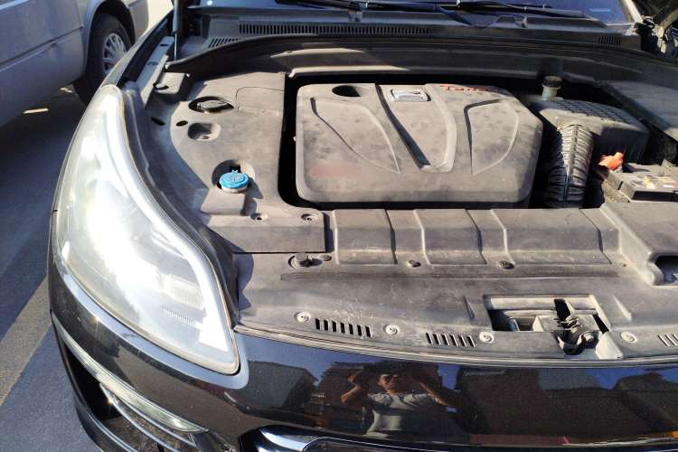 Used Zotye SR9 2017 2.0T Automatic Ultimate Edition Engine Bay Right
