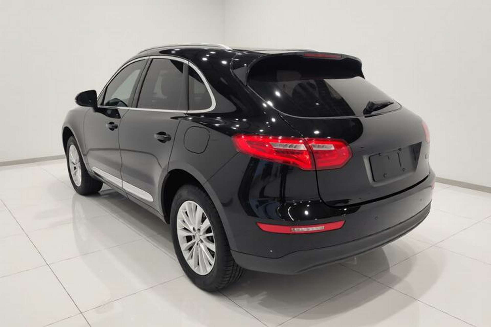 Used Zotye SR9 2017 2.0T Manual "Ultimate Road" Edition Exterior 2