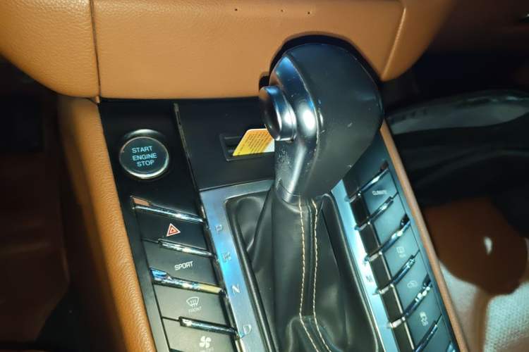 Used Zotye SR9 2017 2.0T Automatic Ultimate Light Edition Gear Lever