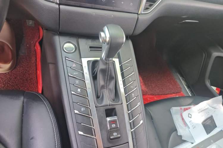 Used Zotye SR9 2017 2.0T Automatic Ultimate Road Edition Gear Lever