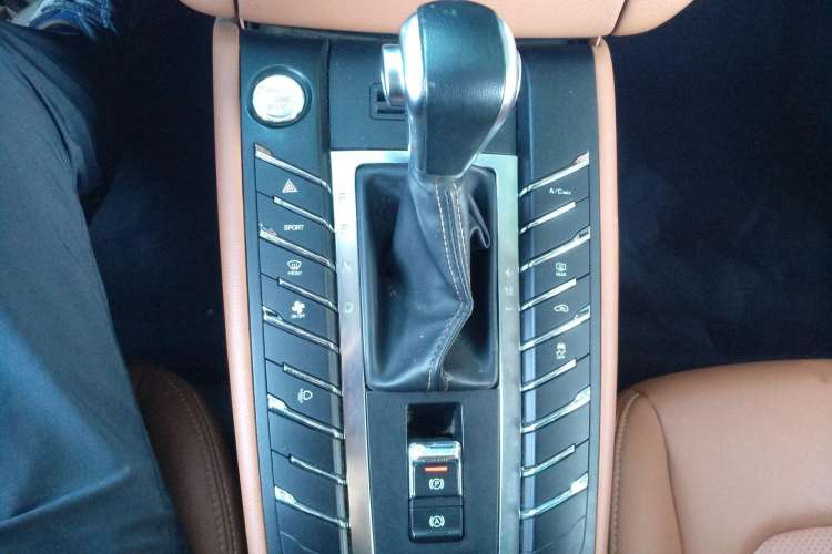 Used Zotye SR9 2017 2.0T Automatic Ultimate Road Edition Gear Lever
