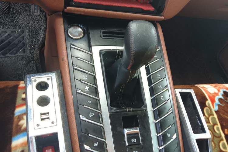 Used Zotye SR9 2017 2.0T Manual "Ultimate Heart" Edition Gear Lever