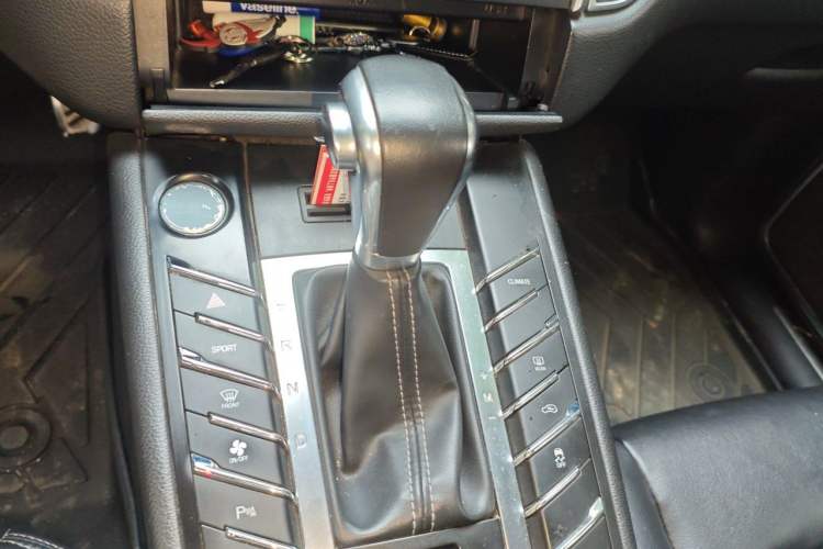 Used Zotye SR9 2017 2.0T Automatic Ultimate Dream Edition Gear Lever